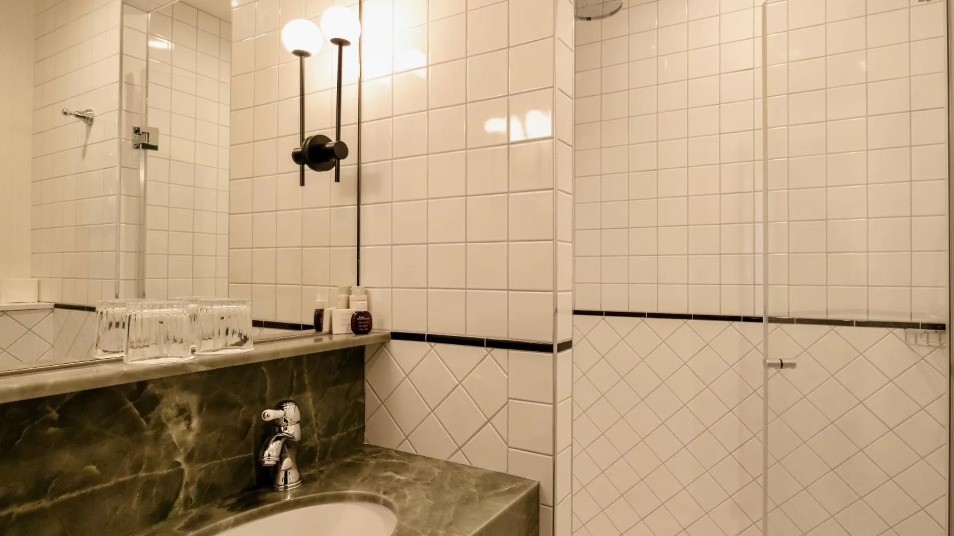 פריז Une Autre Chambre צרפת