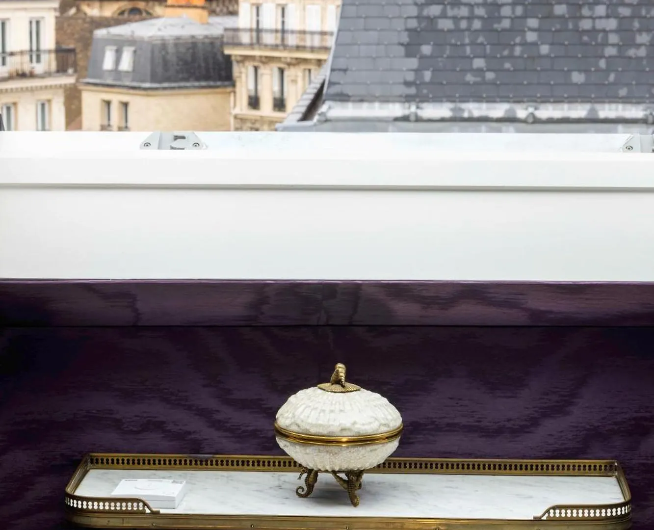 Une Autre Chambre Paris 4*,